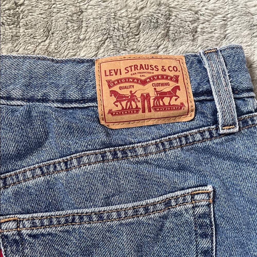 Levi’s High Waisted Mom Jeans - Picture 5 of 7